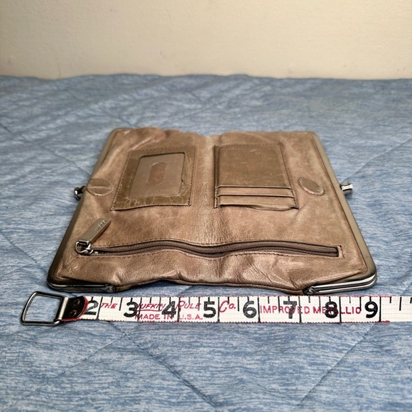 Hobo Est. 1991 Taupe Leather Kisslock Clutch Wallet Floral Interior Tan Black - Picture 11 of 11